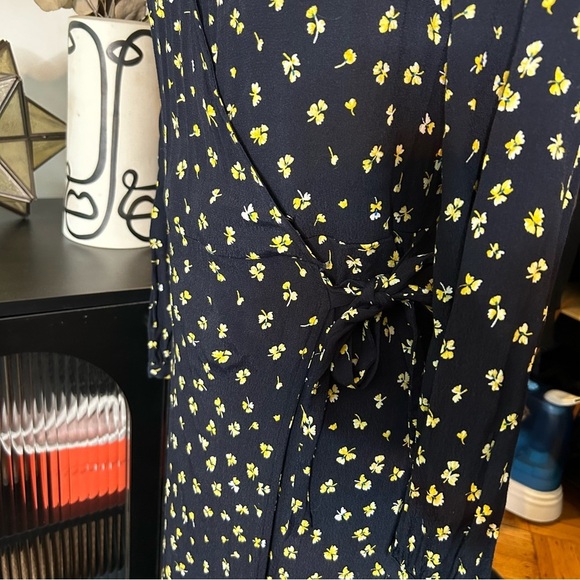 H&M Patterned Wrap-Front Dress - Picture 6 of 9